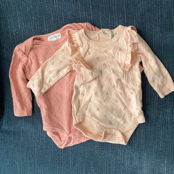 Girls bodysuits 3-6m - Picture 1 of 1